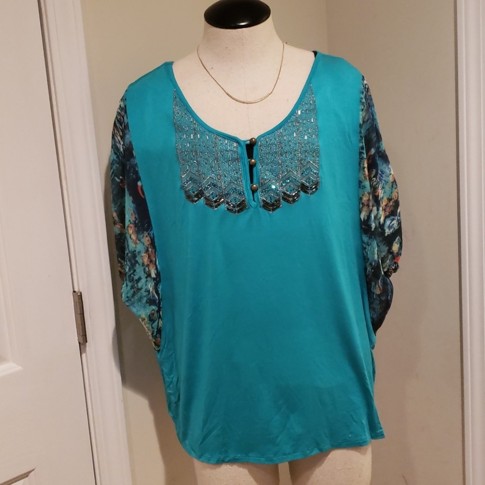 Beautiful flowy dress top from buckle